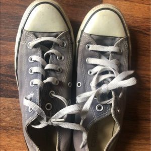 Gray low top converse